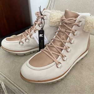 Brand new Sorel waterproof lace up boots!